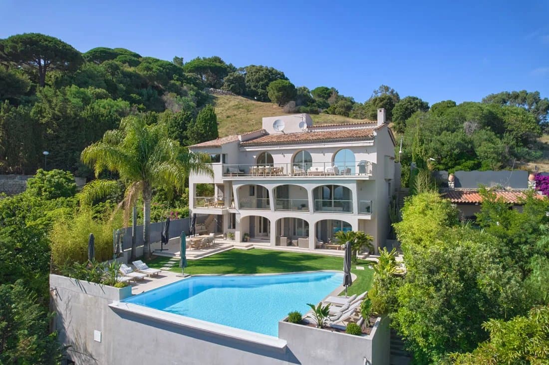 Cannes | Lekker villa med 5 sov, basseng og panoramautsikt i californie