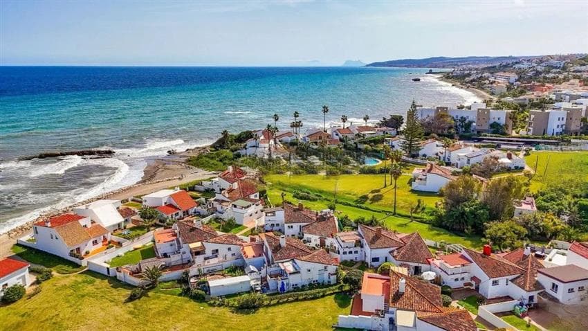 Costa del Sol | Estepona | Romslig Tomannsbolig | 50 Meter fra Stranden