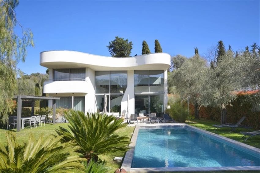 Valbonne | Moderne villa med solcellepanel og basseng i gangavstand til landsbyen