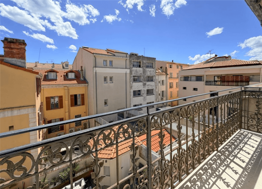 Cannes | Nyrenovert 4-romsleilighet med balkong, meget sentralt