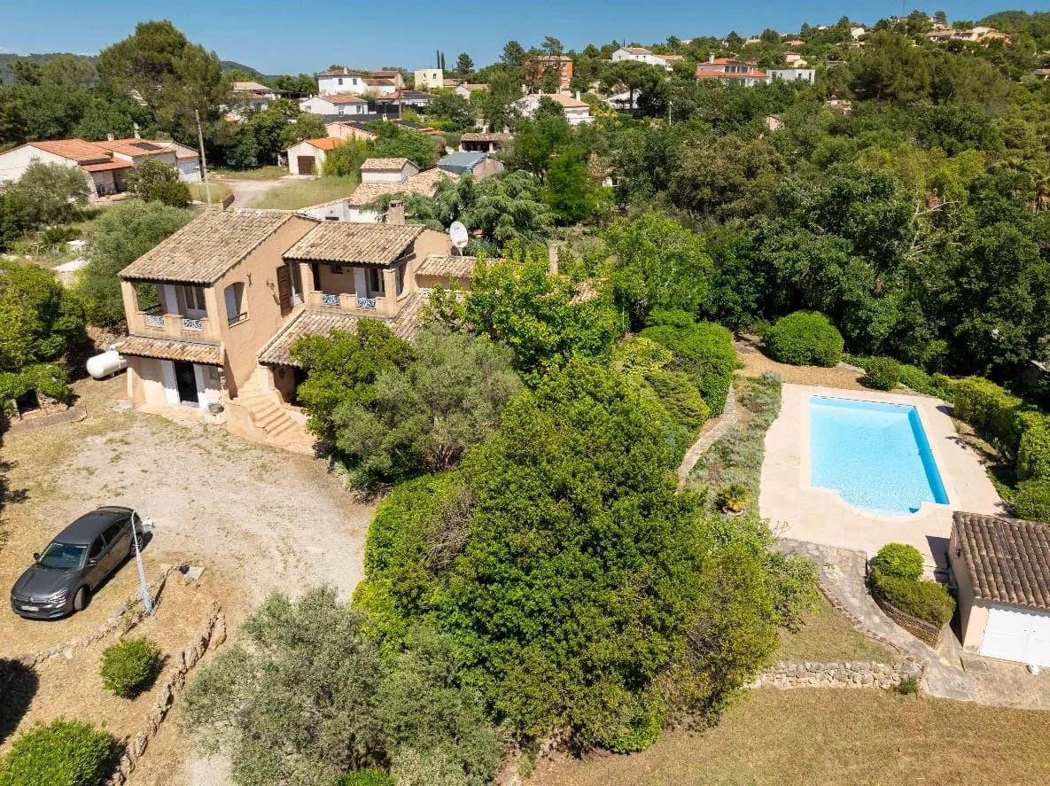 Solrik villa i Provence med basseng og separat leilighet