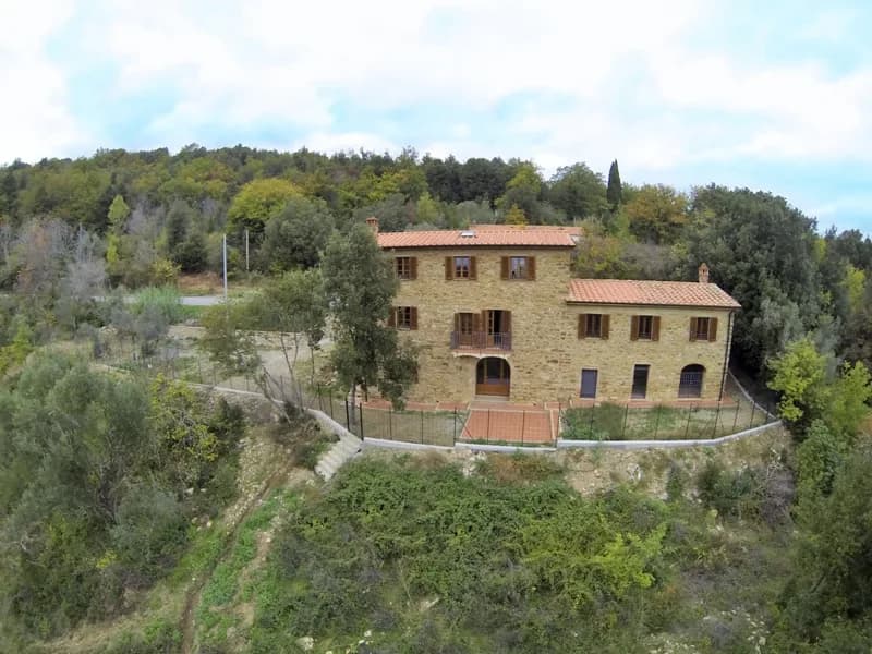 Stort restaurert typisk toskansk casolare i monteverdi marittimo