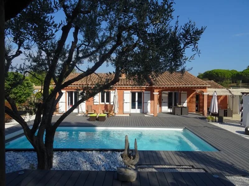 Solgt! bagnols-en-foret; flott villa med basseng i hjertet av Provence