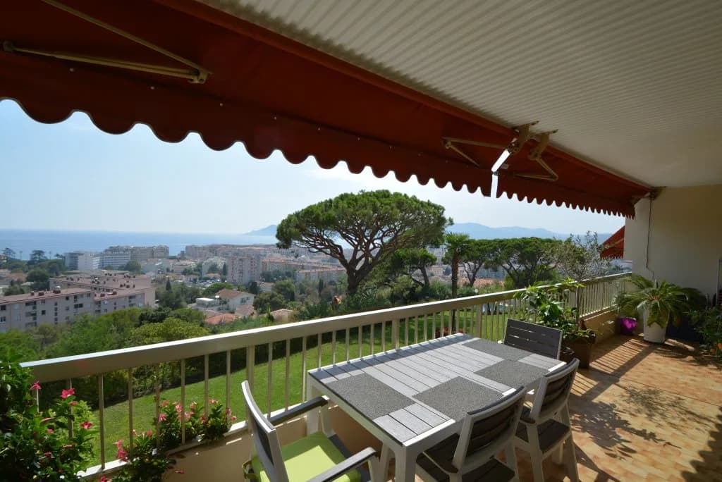 Cannes | Croix des gardes | Lekker toroms leilighet med sjøutsikt