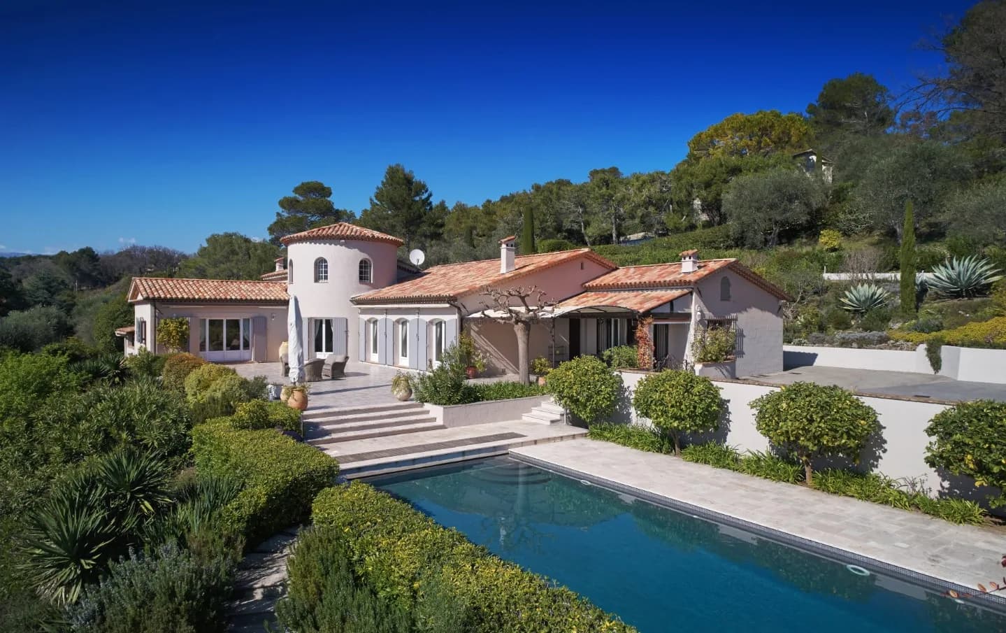 Mougins | Stor eksklusiv villa med meget høy standard i lukket domene