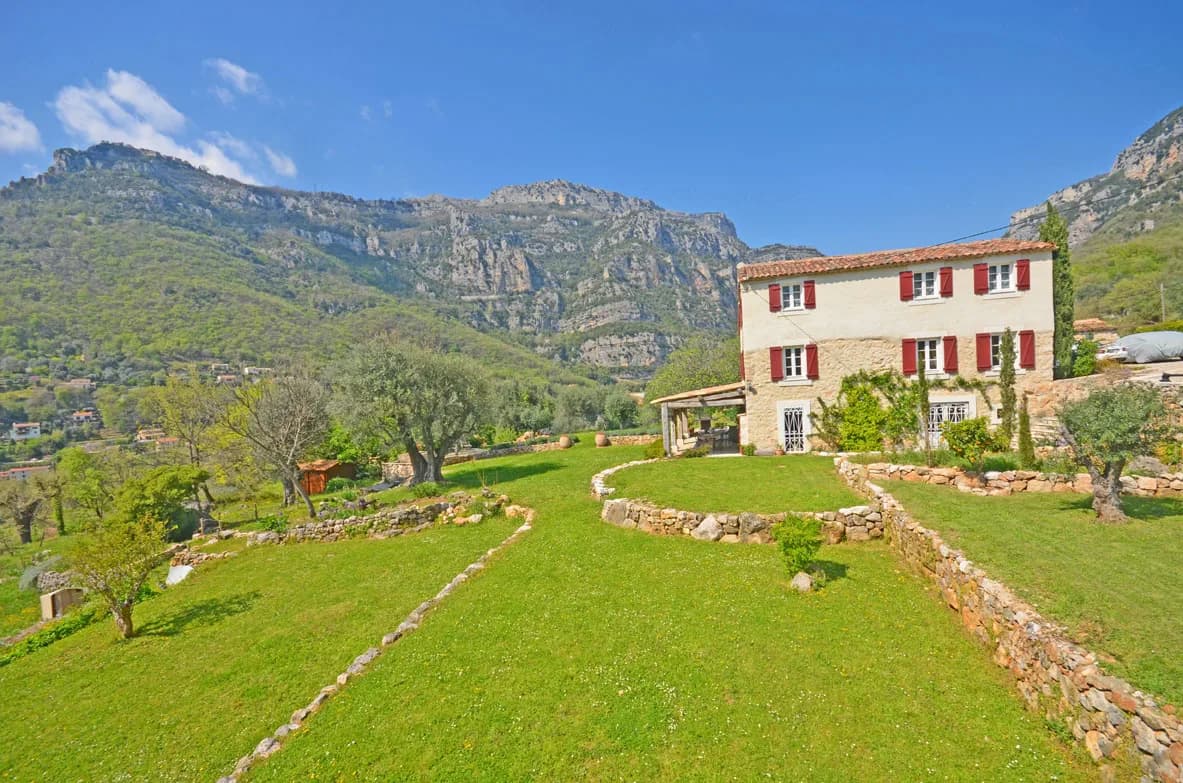 Tourrettes sur Loup | Nydelig stenvilla med fire soverom i vakre omgivelser