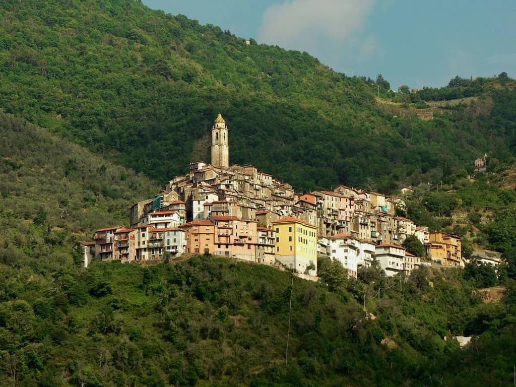 Castelvittorio italianissimo byhus 25 min fra middelhavet