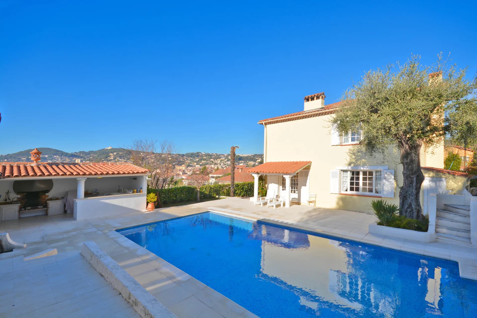 Vallauris | Provencalsk villa med fire soverom og sentral beliggenhet