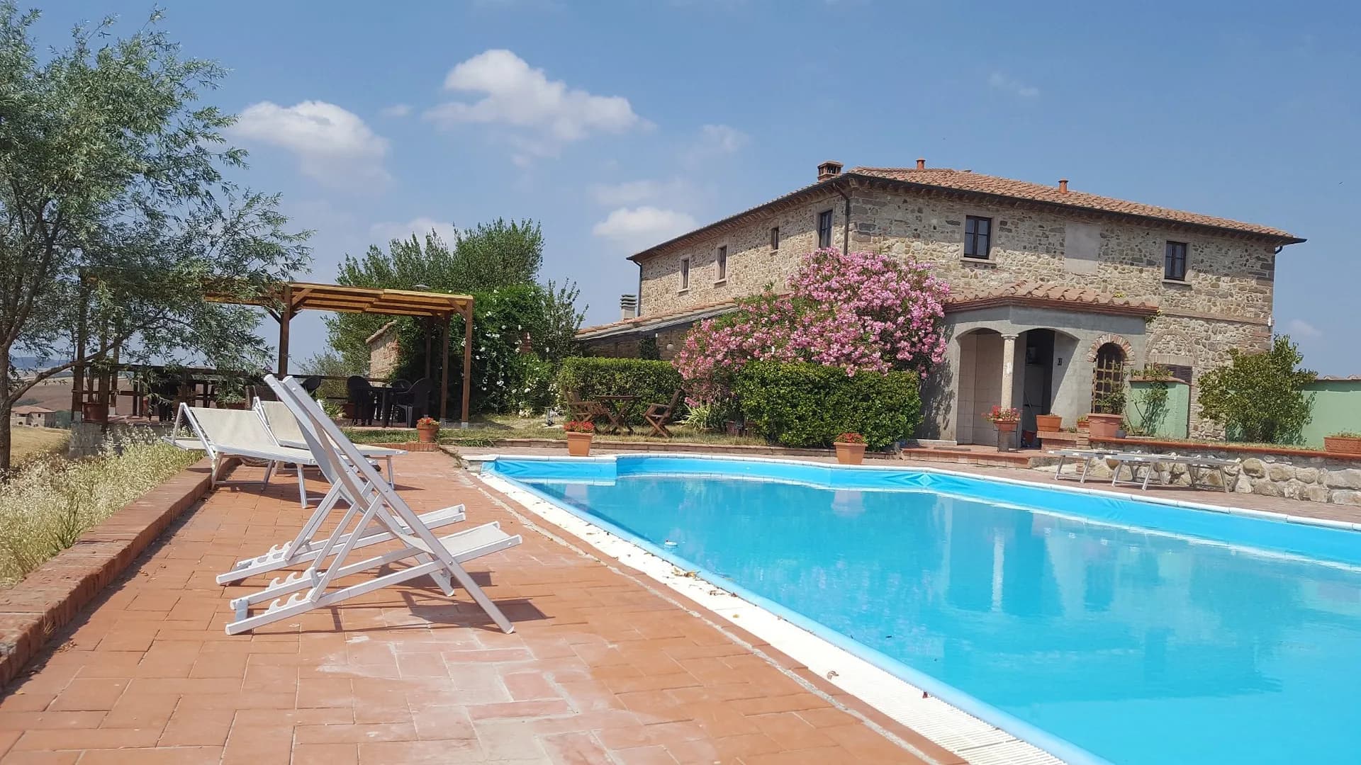 Restaurert casale i Lajatico