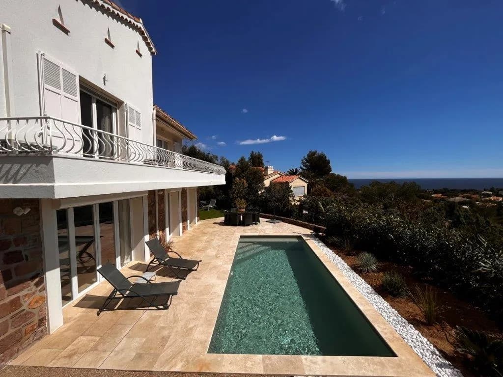 Ny pris- 890000 eur- st aygulf-cote d'azur nyoppusset villa med sjøutsikt og oppvarmet saltvannsbasseng