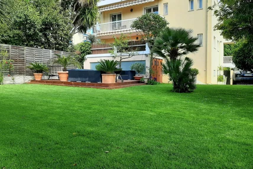 Juan les Pins | Flott eiendom i gangavstand til strendene. jacuzzi og mulighet for svømmebasseng