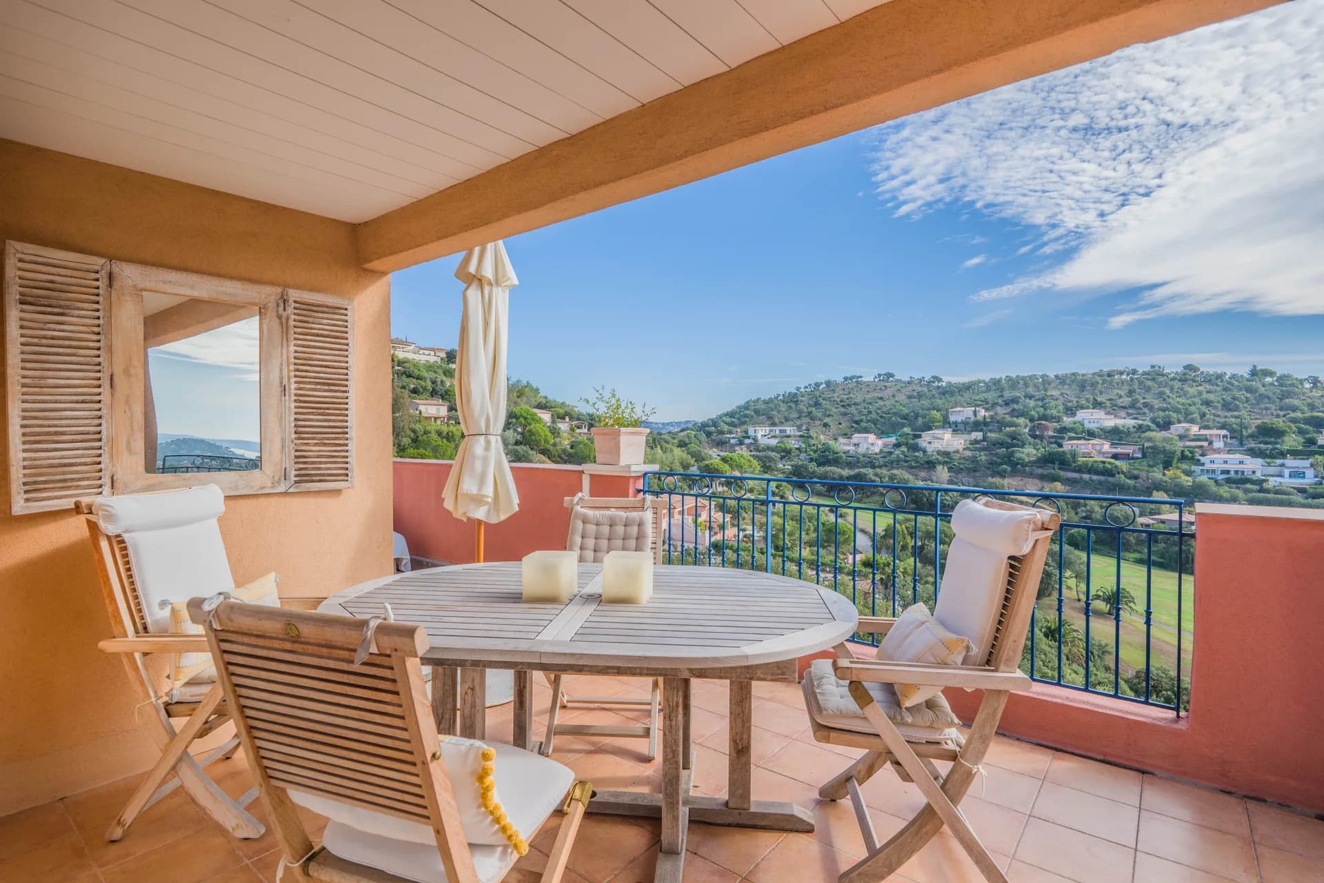 Sainte maxime, Provence | leilighet med panoramautsikt og kort spasertur til byen, golf senter og strender