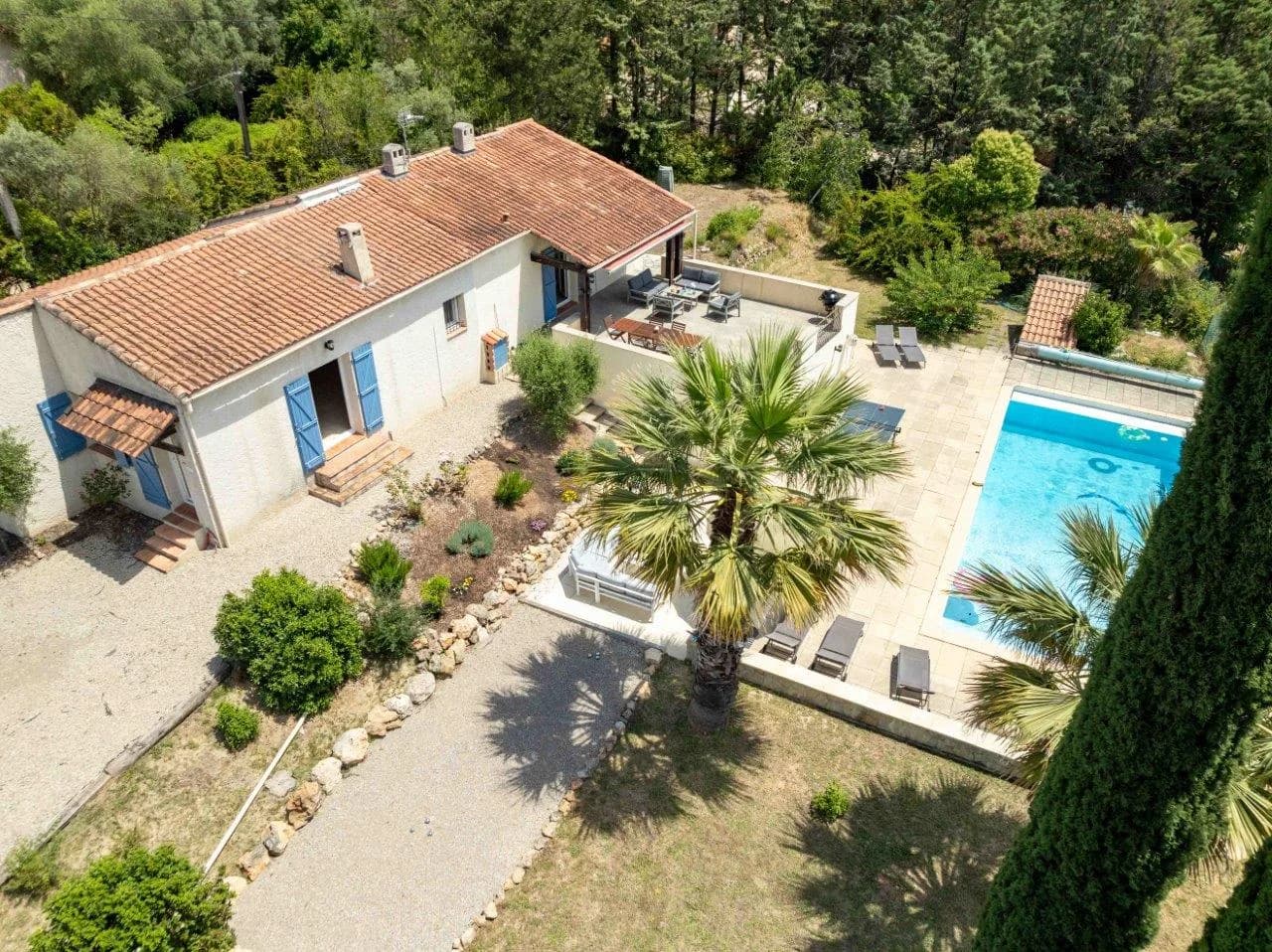 Lorgues | Provence | Flott modernisert villa med fire soverom og gangavstand til sentrum