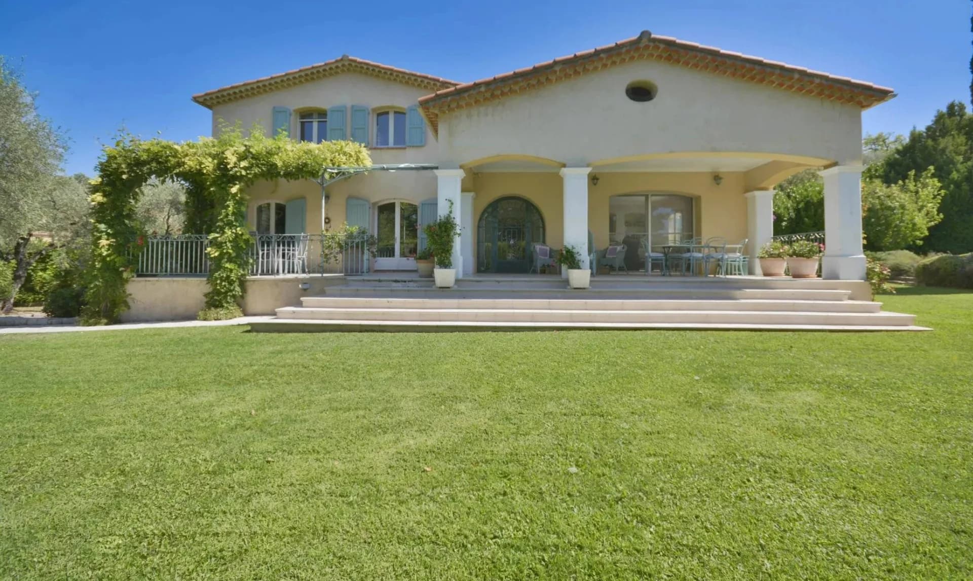 Châteuneuf-Grasse | Innholdsrik provençalsk villa med med svømmebasseng og stor tomt
