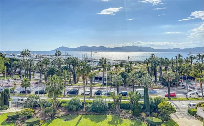 Cannes- eksklusiv totalrenovert 4-romsleilighet med terrasse på croisetten