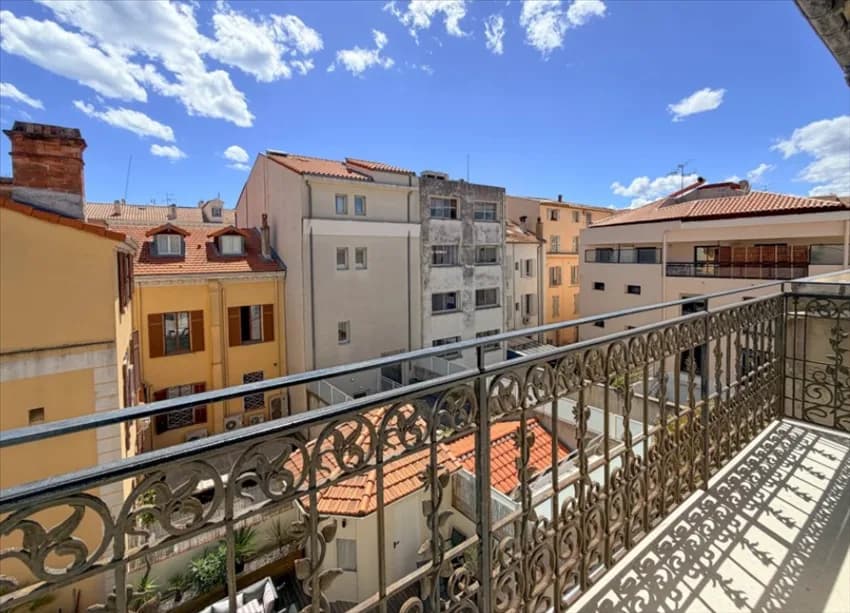 Cannes | Nyrenovert 4-romsleilighet med balkong, meget sentralt