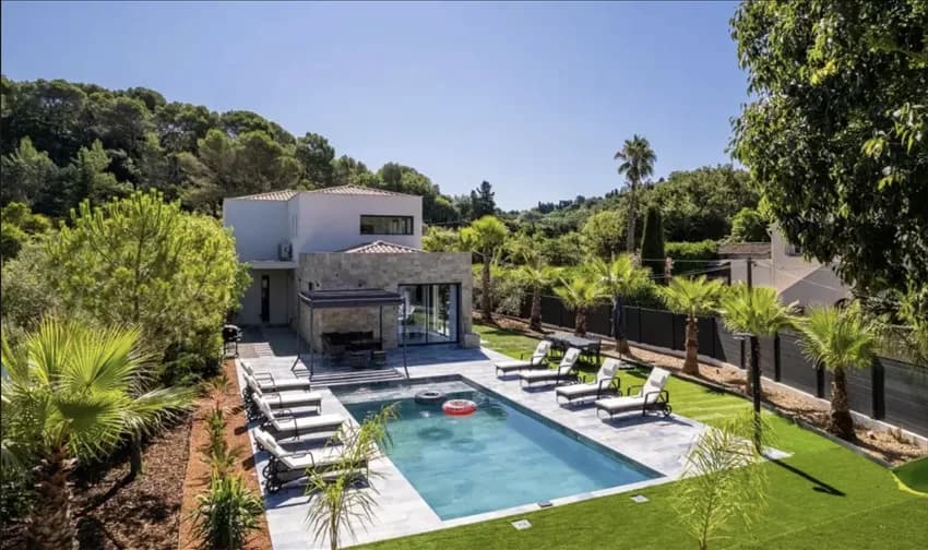 Mougins | Lys og tidsriktig villa med 4. sov og basseng
