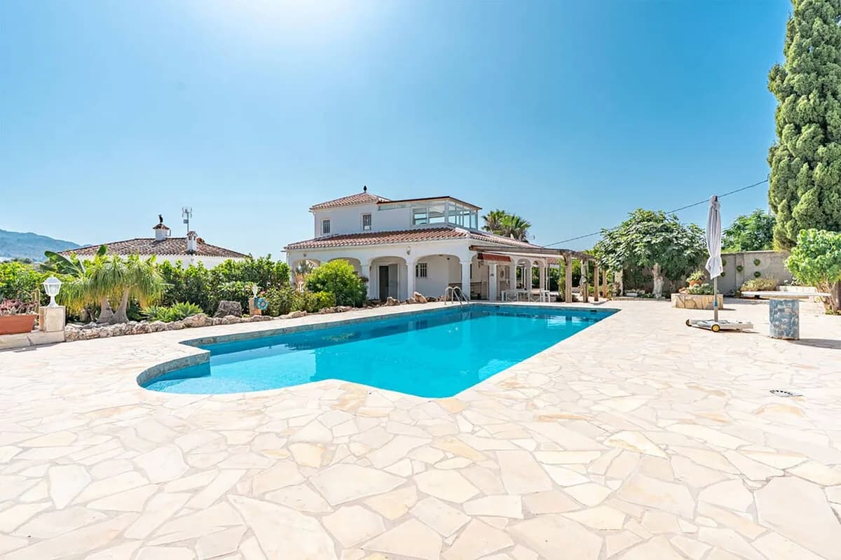Nerja - Romslig villa med basseng, gjestehus og panoramautsikt
