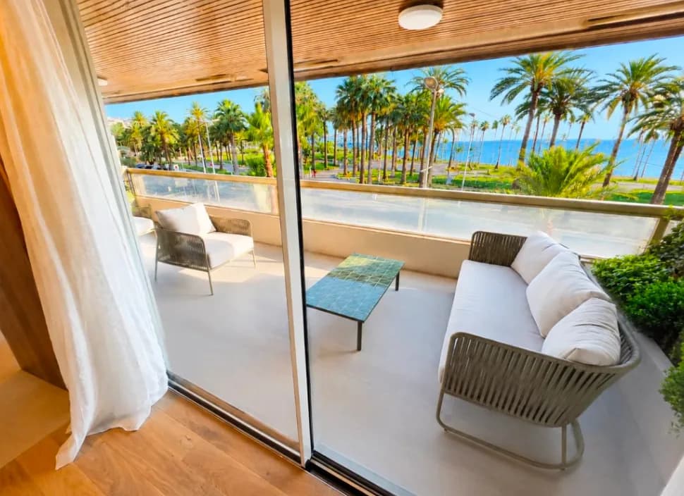 Cannes- Lekker leilighet på Croisetten, 2 sov, stor terrasse og sjøutsikt. Presenteres på vårt seminar i Oslo 4. november