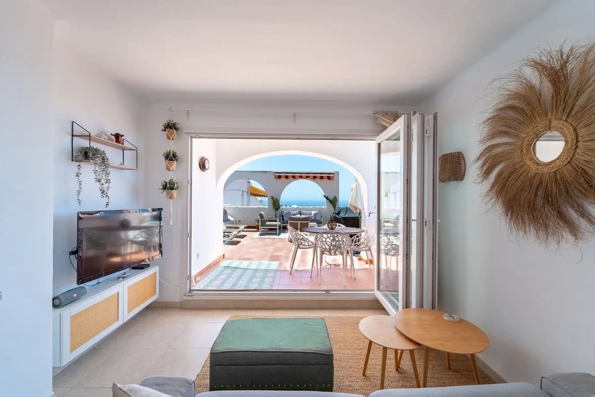 Nerja – Sørvendt hjørneleilighet i Capistrano med terrasse, nydelig utsikt og turistlisens