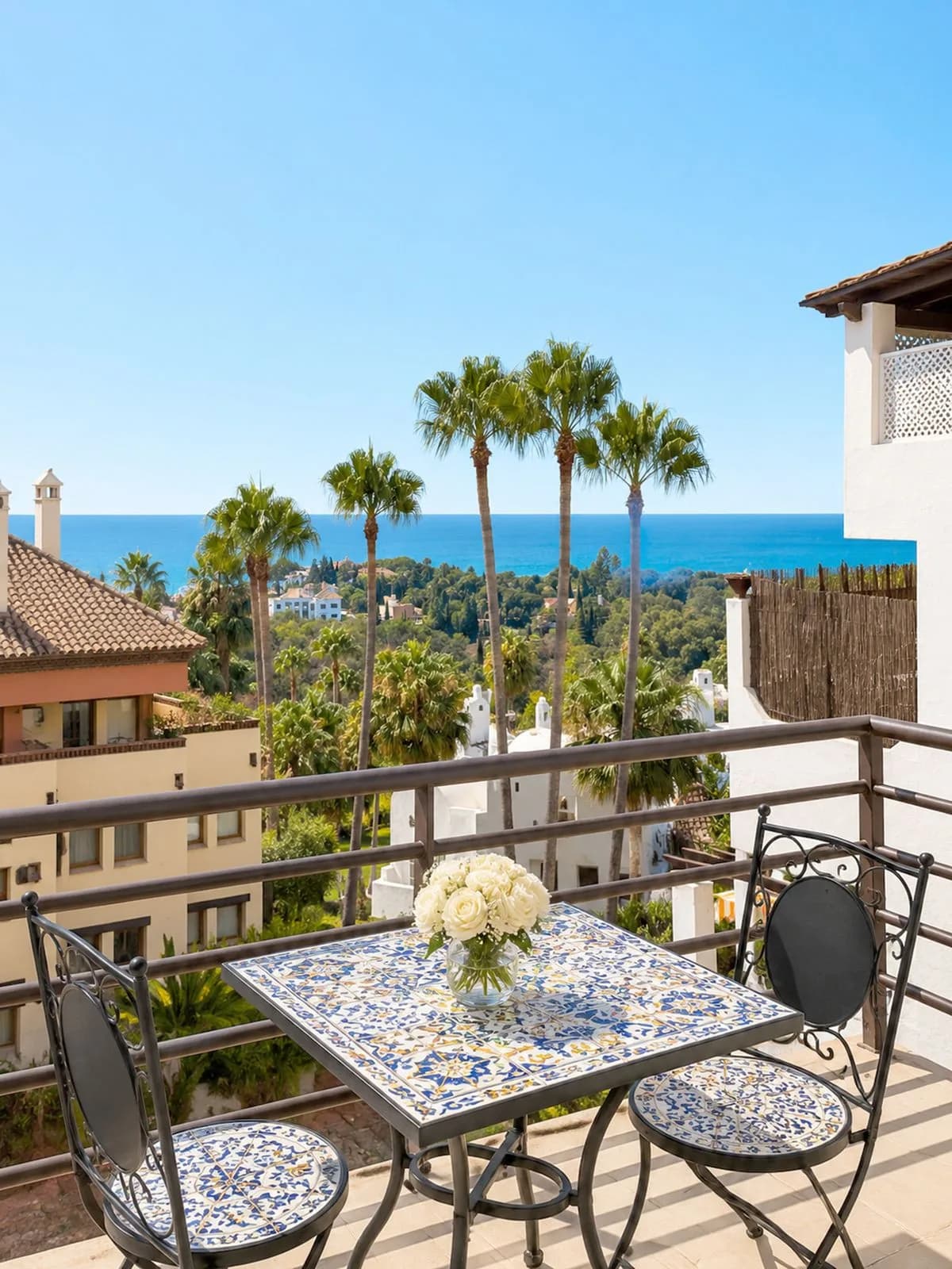 Golden Mile, Marbella – Renovert leilighet med 30 m² terrasse og sjøutsikt