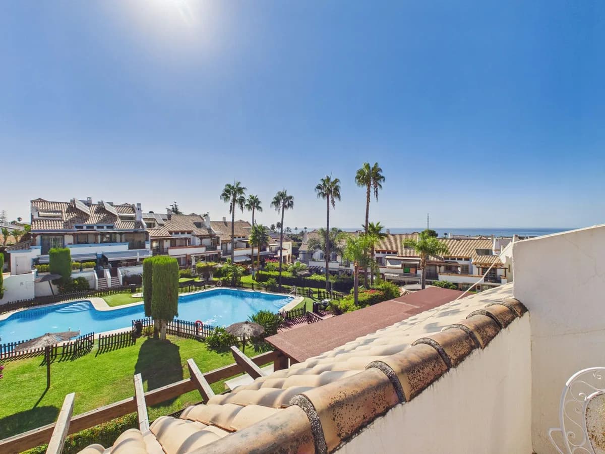Valdeolletas, Marbella – Fire plan med sjøutsikt og oppgraderingspotensial
