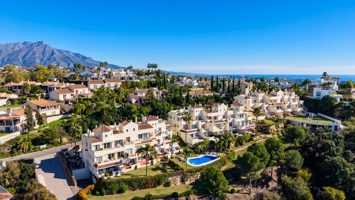 Los Arqueros, Benahavís – Privat terrasse med utsikt over hav og Gibraltarstredet