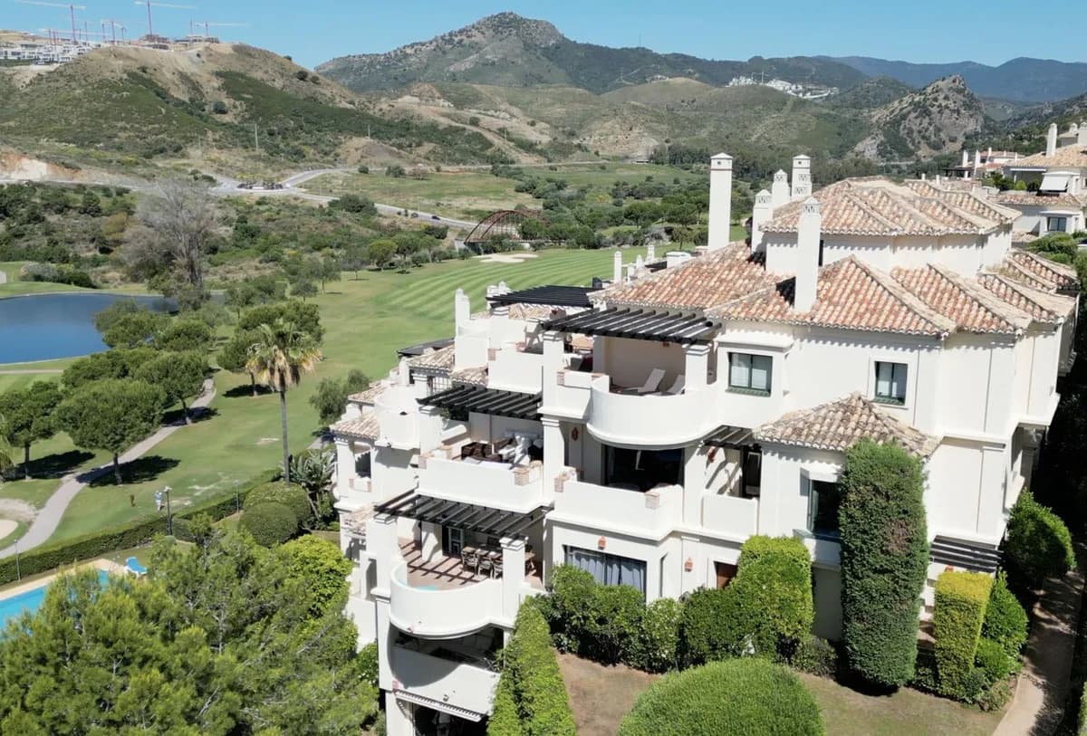 Capanes del Golf, Benahavís – Leilighet med 65 m² terrasse og golfutsikt