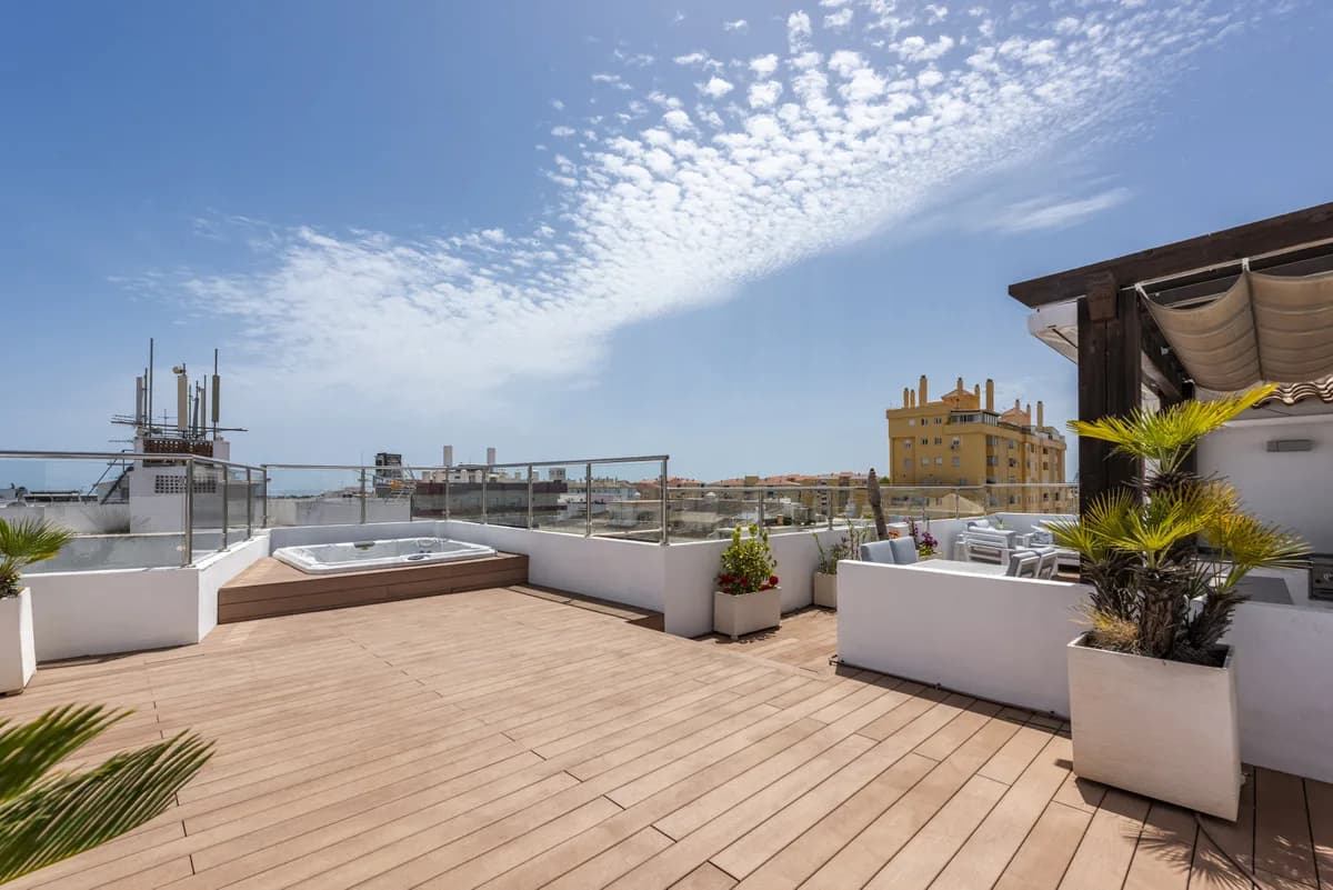 San Pedro de Alcántara – Penthouse duplex med 87 m² takterrasse og jacuzzi
