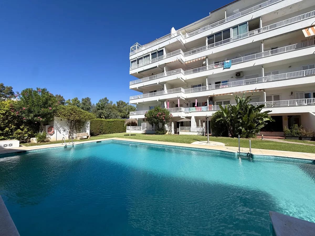 Golden Mile, Marbella – Renovert leilighet 200 m fra stranden, med turistlisens