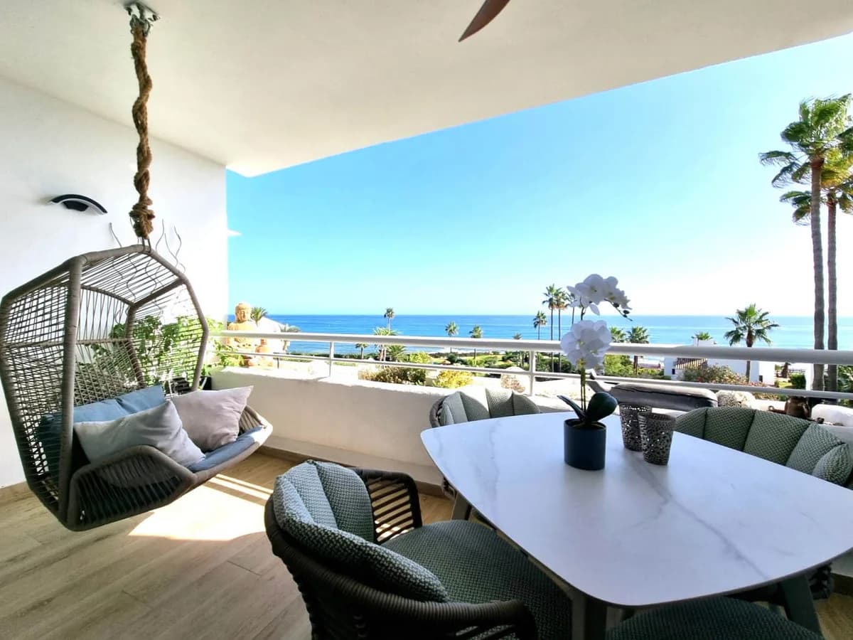 Miraflores, Mijas Costa – Fullstendig renovert strandleilighet i første linje til havet