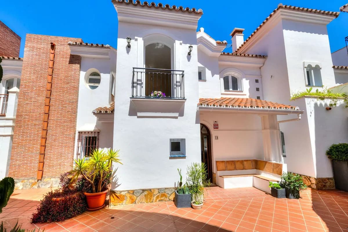 Mijas Costa – Rekkehus med panoramautsikt mot hav og by