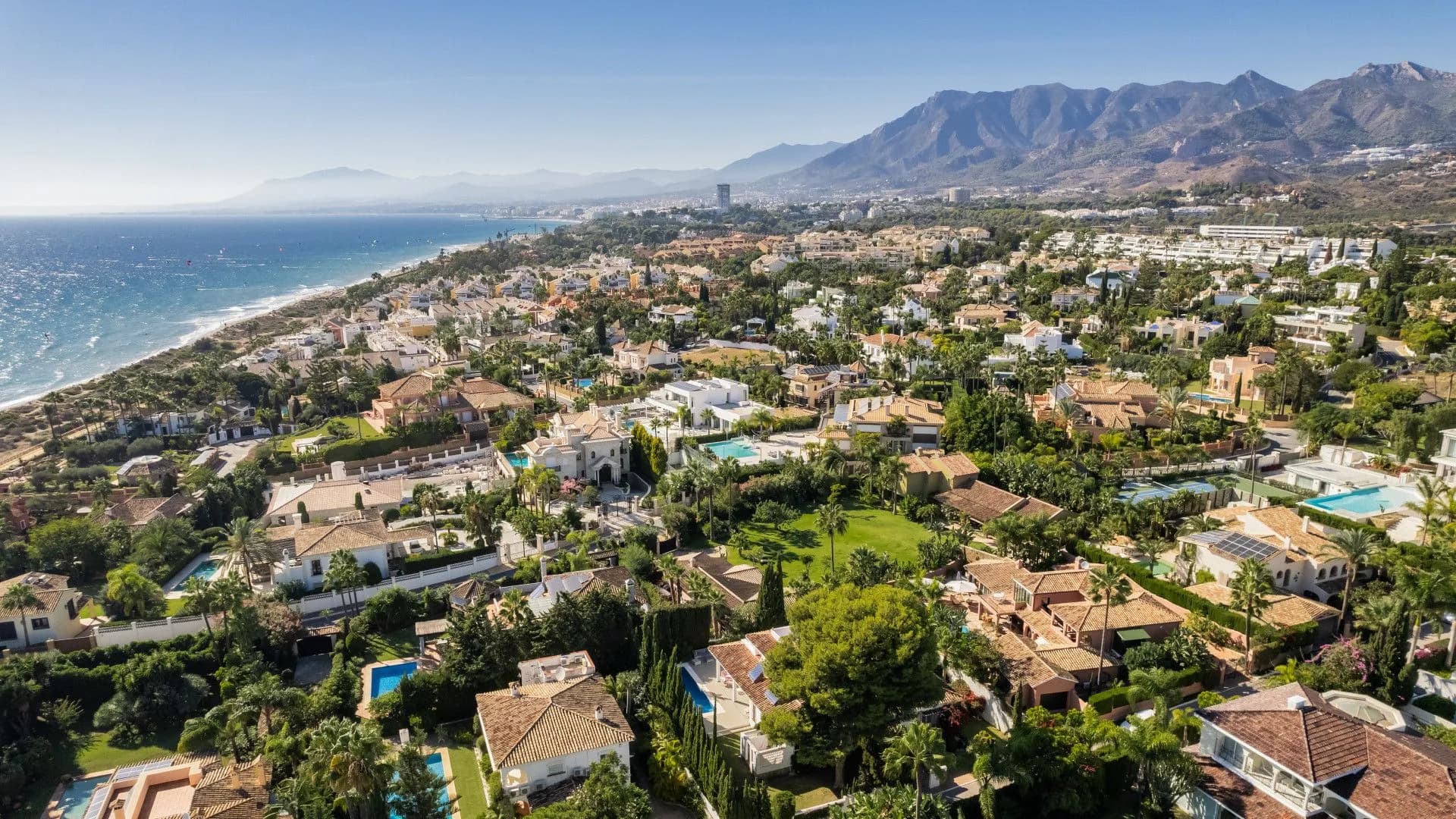 Utsikt over Los Monteros, Costa del Sol, Spania